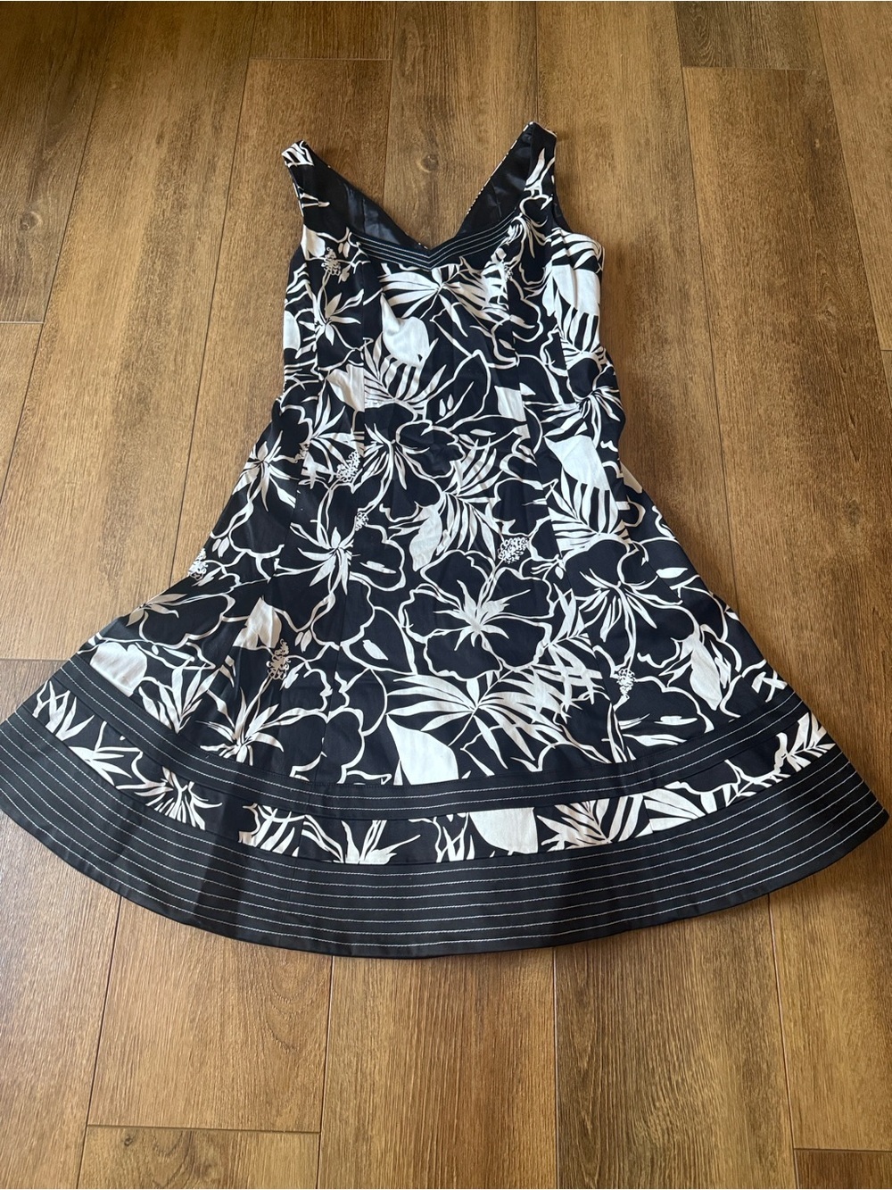 Nine West Black & White Floral A-Line Casual Dress. Size 8